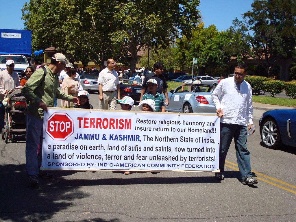 Sixth Annual Unity Dinner sponsored by Indo-American Community Federation (IACF-USA) and co-sponsored by FIA of Northern California, Global organization of the people of Indian origin (GOPIO) and several other diverse organizations at Hilton Newark Fremont, 39900 Balentine Dr., Newark. (510) 589-3702.
Greetings Indo-American Unity Dinner 2007
Sixth Unity Dinner a Big Draw
Chief Guest: John Garamendi, Lieutenant Governor of California